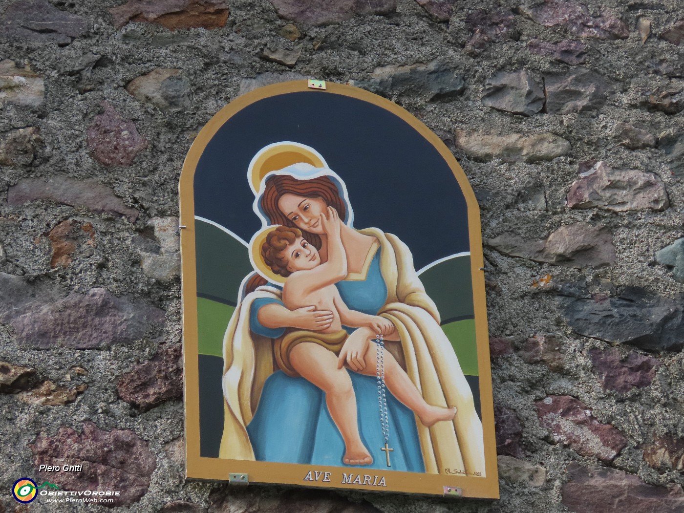 14 Sulla facciata bella Madonnina.JPG